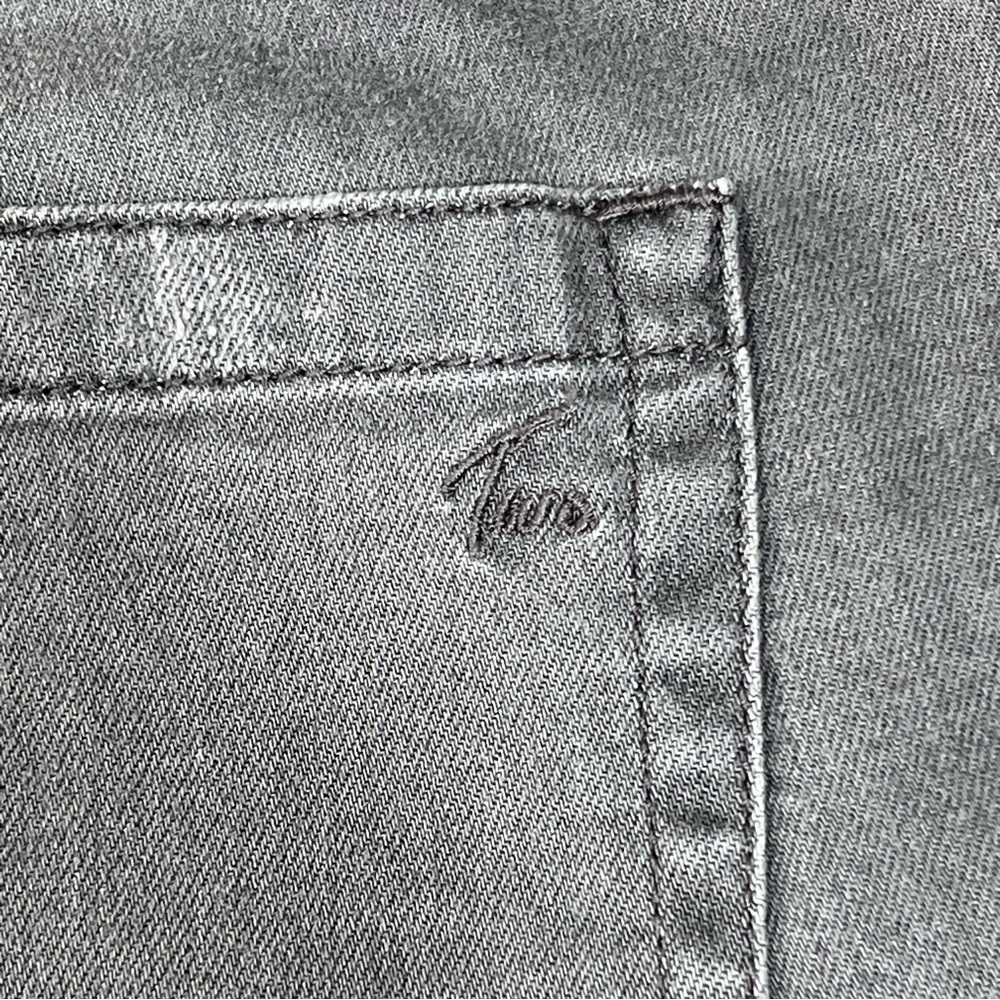 Two By Vince Camuto Jeans Women's 34/14 Gray Charcoal Distressed Denim TAG 32/14 - Picture 13 of 16